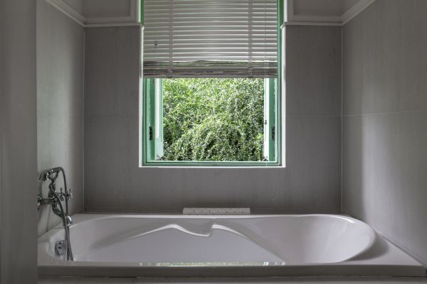 Fiberglass Tub Installation in London